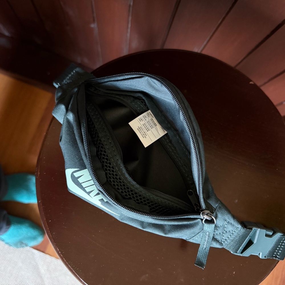 Nike Black Waist Bag - Picture 3 of 4